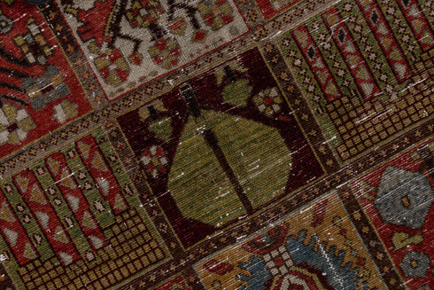 Antique Baktiary Area Rug (6' x 10')